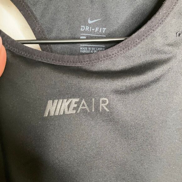 Nike Air Cut Out in Back Sports Bra - Picture 3 of 6